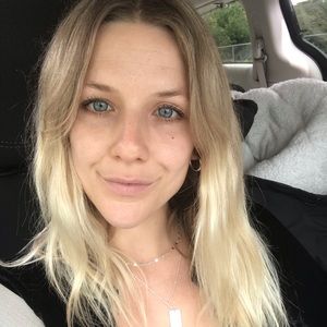 Meet your Posher, Chloe